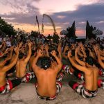Budaya Bali dengan pakaian adat, pura, tarian tradisional, dan kehidupan masyarakat Bali