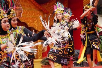 Contoh perubahan sosial budaya di Indonesia melalui pelestarian seni dan pertunjukan tradisional